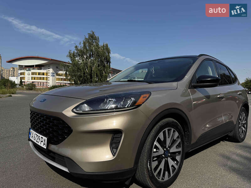Позашляховик / Кросовер Ford Escape 2019 в 