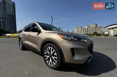 Позашляховик / Кросовер Ford Escape 2019 в 