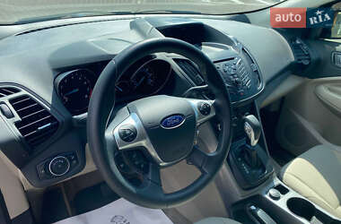 Внедорожник / Кроссовер Ford Escape 2016 в 