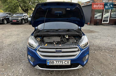 Внедорожник / Кроссовер Ford Escape 2017 в 