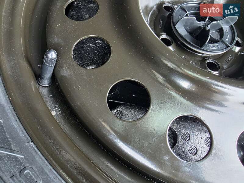 Внедорожник / Кроссовер Ford Escape 2015 в Тернополе