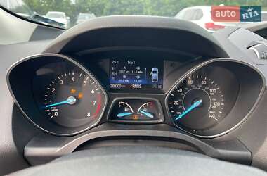 Внедорожник / Кроссовер Ford Escape 2018 в 