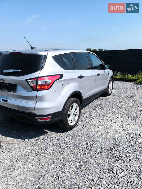 Позашляховик / Кросовер Ford Escape 2017 в Рівному