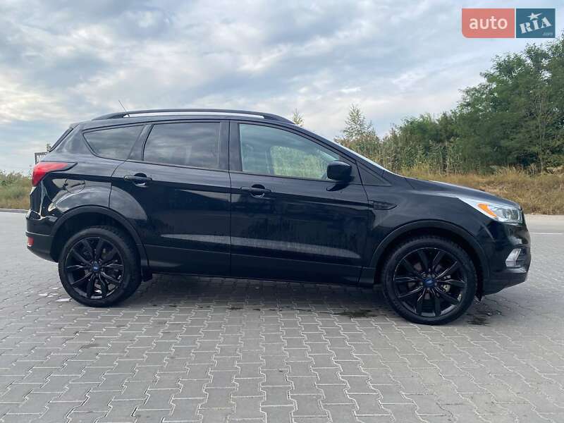 Внедорожник / Кроссовер Ford Escape 2019 в Виннице