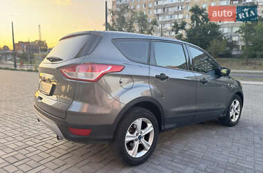 Внедорожник / Кроссовер Ford Escape 2015 в 