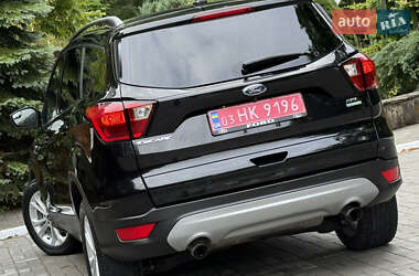 Внедорожник / Кроссовер Ford Escape 2019 в 