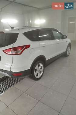 Внедорожник / Кроссовер Ford Escape 2016 в 