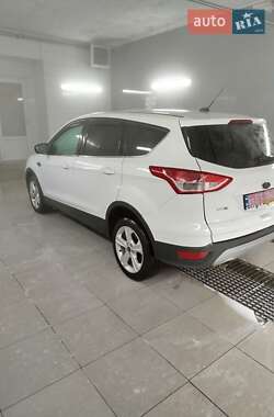 Внедорожник / Кроссовер Ford Escape 2016 в 