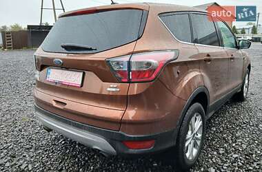Внедорожник / Кроссовер Ford Escape 2016 в 