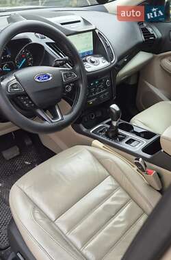Внедорожник / Кроссовер Ford Escape 2017 в 