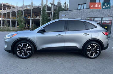 Позашляховик / Кросовер Ford Escape 2021 в 