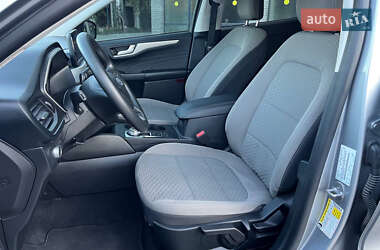 Позашляховик / Кросовер Ford Escape 2021 в 