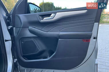 Позашляховик / Кросовер Ford Escape 2021 в 