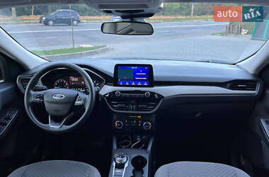 Позашляховик / Кросовер Ford Escape 2021 в 