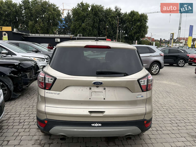 Внедорожник / Кроссовер Ford Escape 2017 в Львове