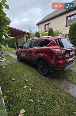 Внедорожник / Кроссовер Ford Escape 2016 в 