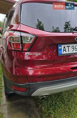 Внедорожник / Кроссовер Ford Escape 2016 в 