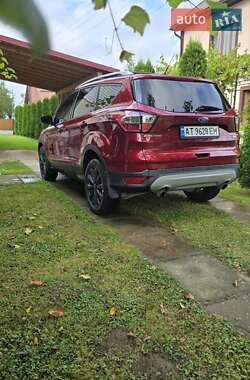 Внедорожник / Кроссовер Ford Escape 2016 в 