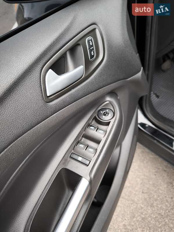 Внедорожник / Кроссовер Ford Escape 2018 в Ровно