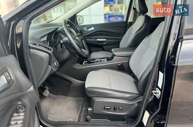 Позашляховик / Кросовер Ford Escape 2019 в 