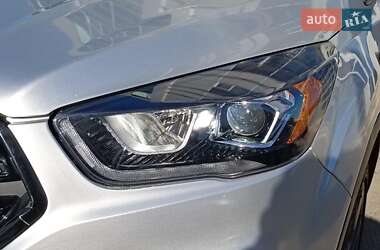 Внедорожник / Кроссовер Ford Escape 2019 в 