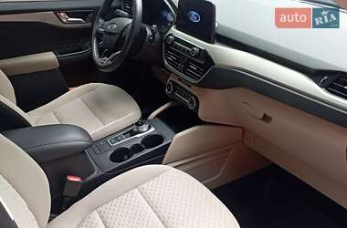 Внедорожник / Кроссовер Ford Escape 2021 в 