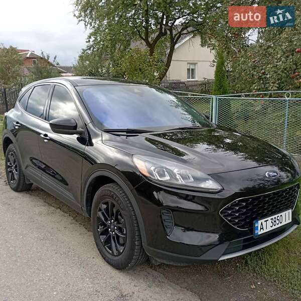 Позашляховик / Кросовер Ford Escape 2020 в 