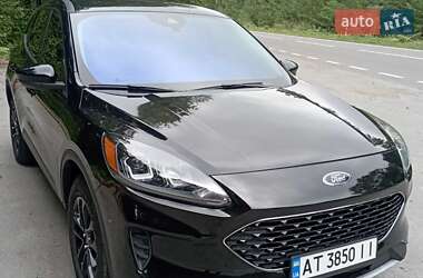 Позашляховик / Кросовер Ford Escape 2020 в 