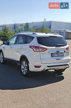 Позашляховик / Кросовер Ford Escape 2015 в 