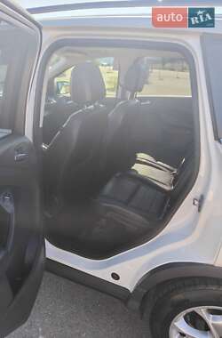 Позашляховик / Кросовер Ford Escape 2015 в 