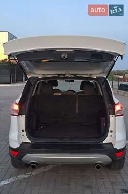Внедорожник / Кроссовер Ford Escape 2012 в 