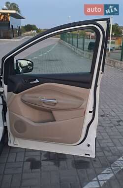 Внедорожник / Кроссовер Ford Escape 2012 в 