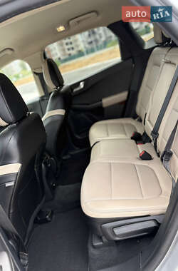Внедорожник / Кроссовер Ford Escape 2020 в 