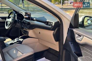 Позашляховик / Кросовер Ford Escape 2021 в 