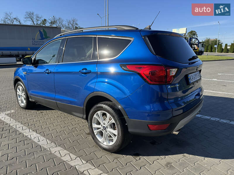 Внедорожник / Кроссовер Ford Escape 2019 в Киеве