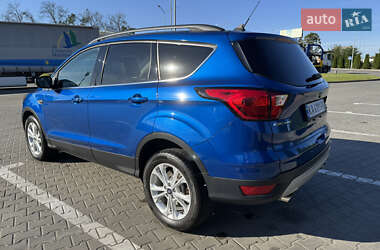 Внедорожник / Кроссовер Ford Escape 2019 в 