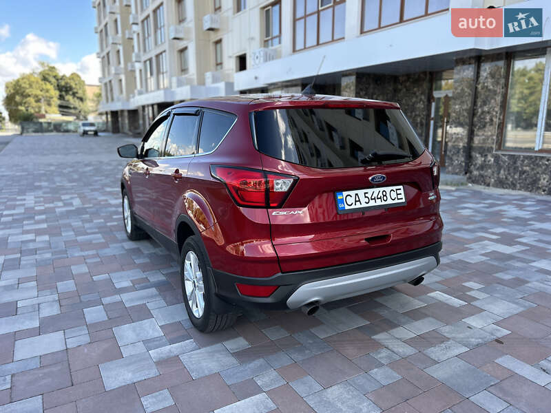 Внедорожник / Кроссовер Ford Escape 2018 в Черкассах