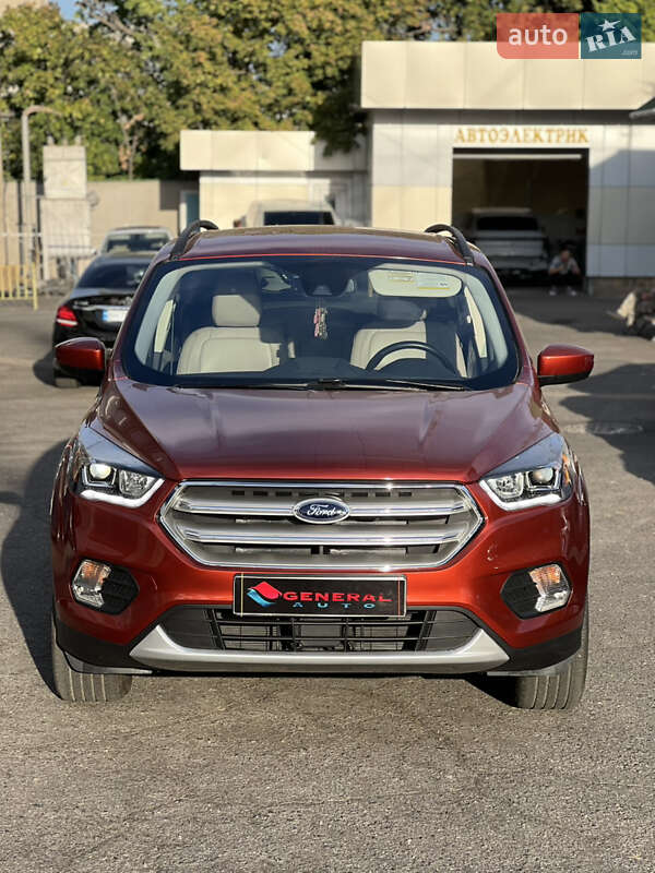 Внедорожник / Кроссовер Ford Escape 2018 в 