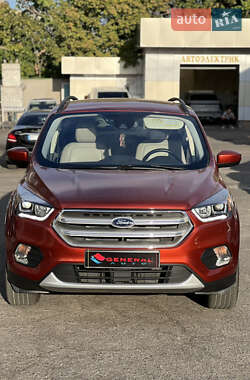 Внедорожник / Кроссовер Ford Escape 2018 в 