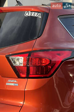 Внедорожник / Кроссовер Ford Escape 2018 в 