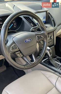 Внедорожник / Кроссовер Ford Escape 2018 в 