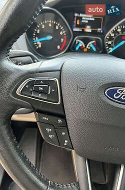 Внедорожник / Кроссовер Ford Escape 2018 в 