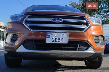 Внедорожник / Кроссовер Ford Escape 2017 в 