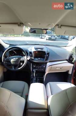 Внедорожник / Кроссовер Ford Escape 2017 в 