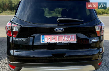 Позашляховик / Кросовер Ford Escape 2018 в 