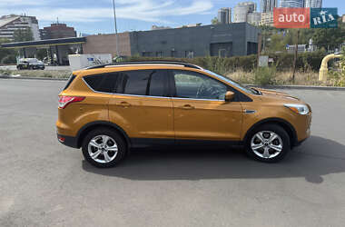 Внедорожник / Кроссовер Ford Escape 2015 в 