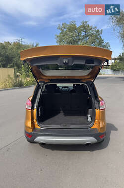 Внедорожник / Кроссовер Ford Escape 2015 в 