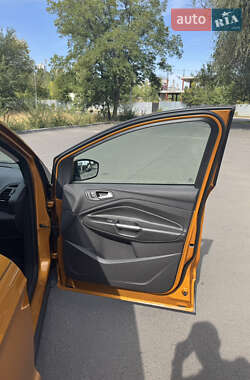 Внедорожник / Кроссовер Ford Escape 2015 в 