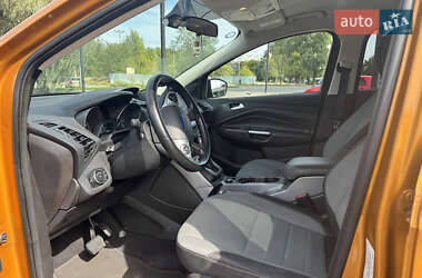 Внедорожник / Кроссовер Ford Escape 2015 в 