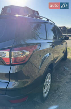 Внедорожник / Кроссовер Ford Escape 2017 в 